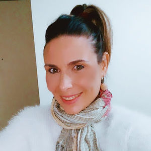 Meet your Posher, Débora